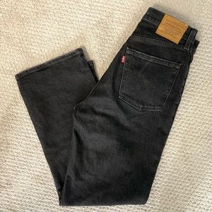 Black Levi’s Ribcage Ankle Straight